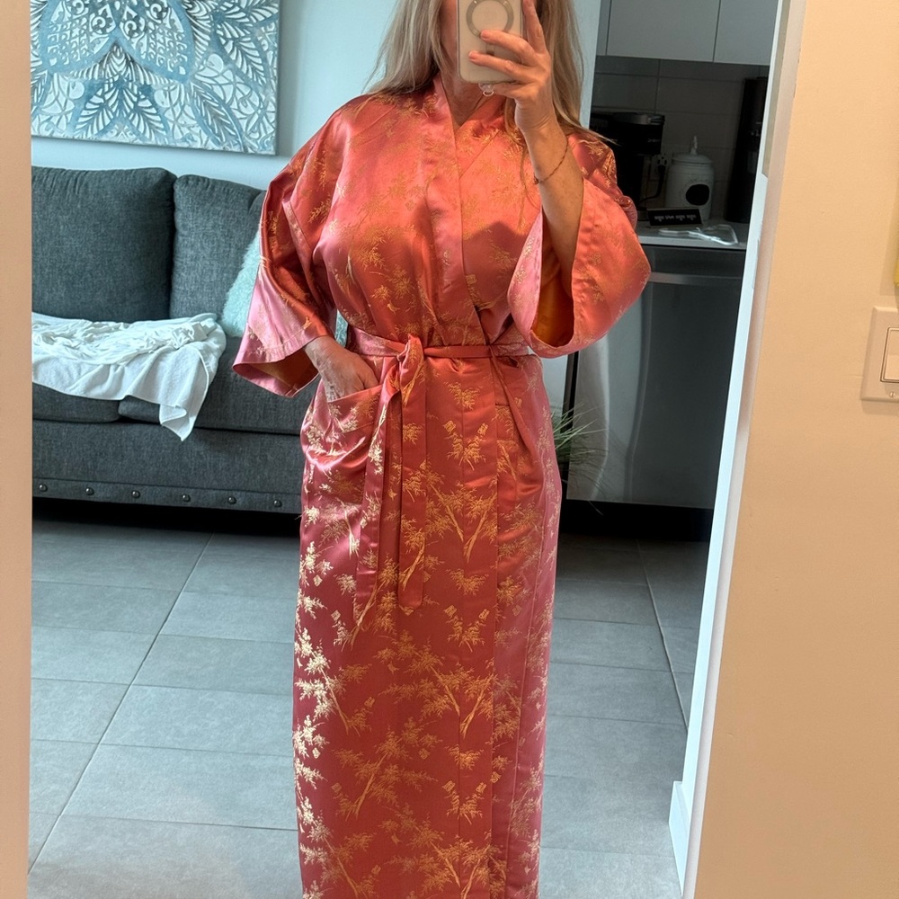 Elegant Pink Floral Women's Robe - Picture 2 of 4